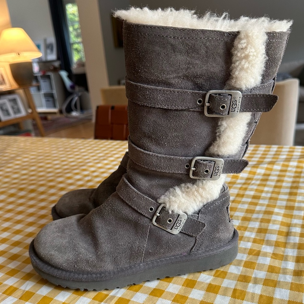 UGG Maddi II girls size 3 snow boots